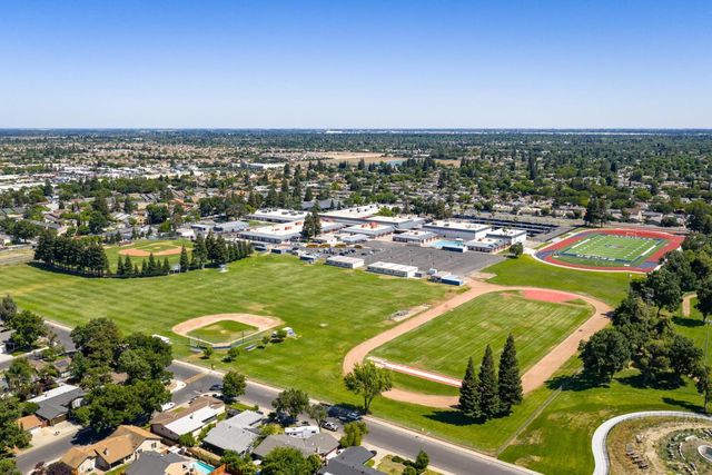 1500 Kentwood Ave, Modesto, CA 95355