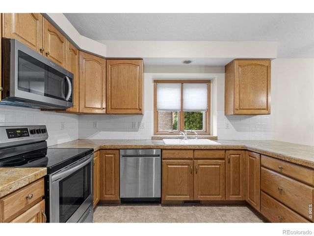 1825 44th Ave Ct, Greeley, CO 80634