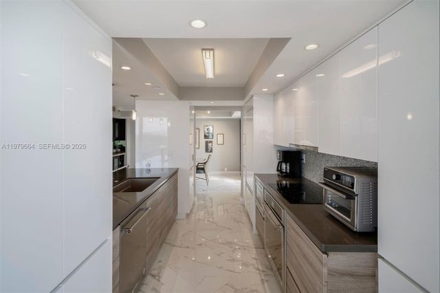 2000 Towerside Ter PH2, Miami, FL 33138