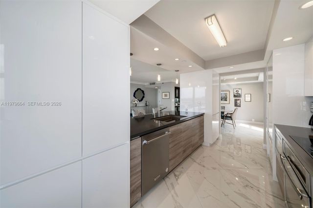 2000 Towerside Ter PH2, Miami, FL 33138