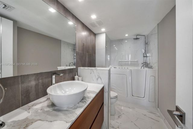 2000 Towerside Ter PH2, Miami, FL 33138