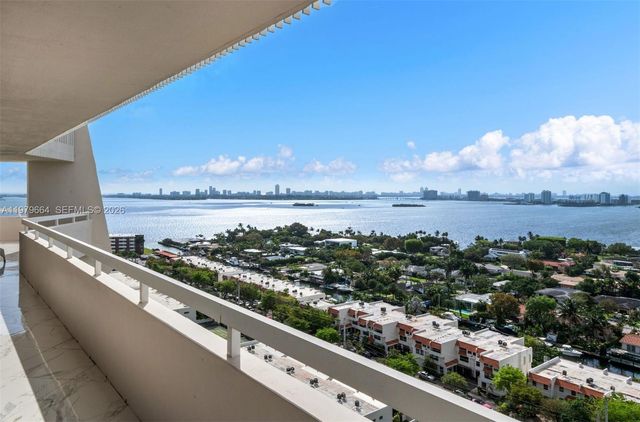 2000 Towerside Ter PH2, Miami, FL 33138