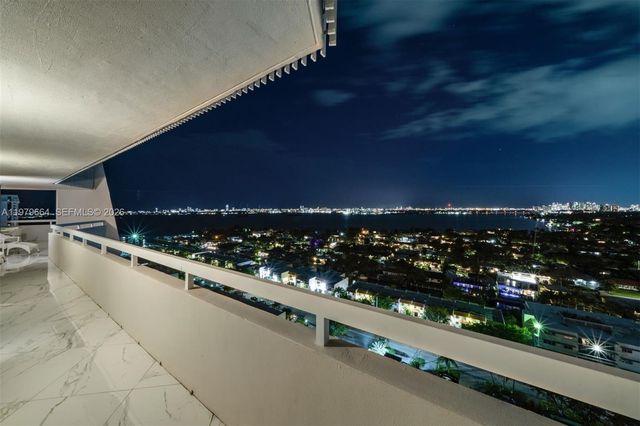 2000 Towerside Ter PH2, Miami, FL 33138
