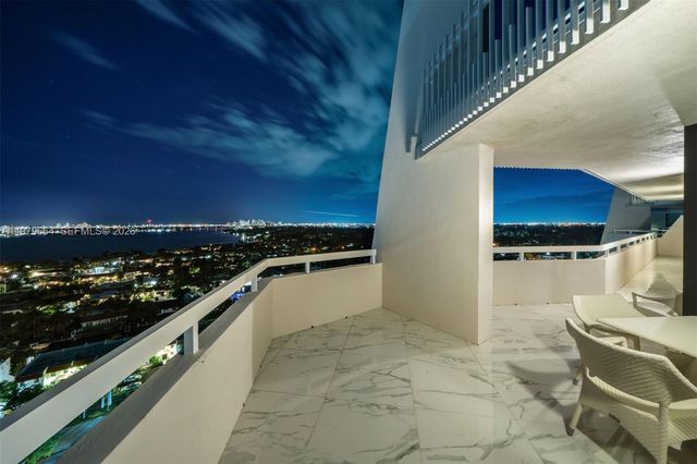 2000 Towerside Ter PH2, Miami, FL 33138