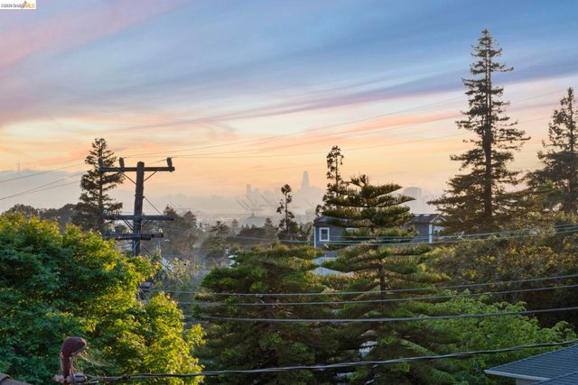 4238 Laguna Ave, Oakland, CA 94602