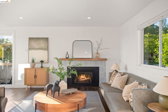 4238 Laguna Ave, Oakland, CA 94602