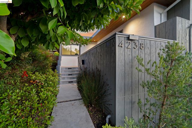 4238 Laguna Ave, Oakland, CA 94602