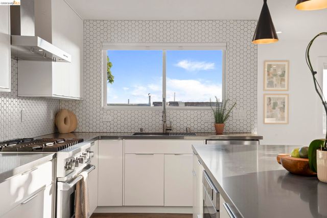 4238 Laguna Ave, Oakland, CA 94602