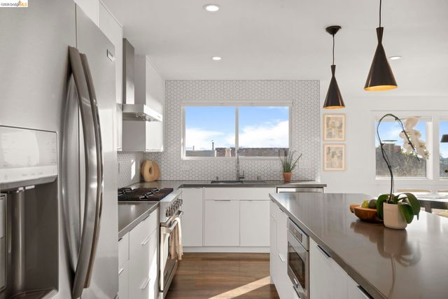 4238 Laguna Ave, Oakland, CA 94602
