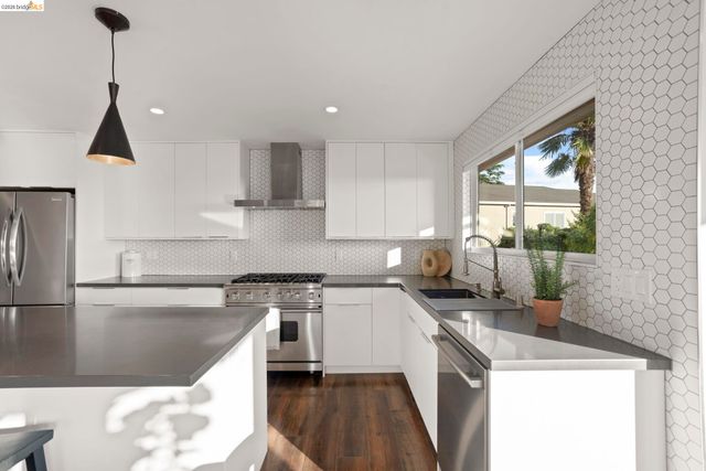 4238 Laguna Ave, Oakland, CA 94602