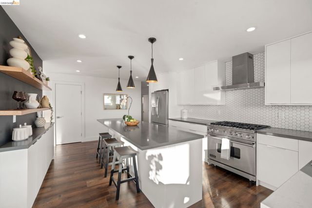4238 Laguna Ave, Oakland, CA 94602