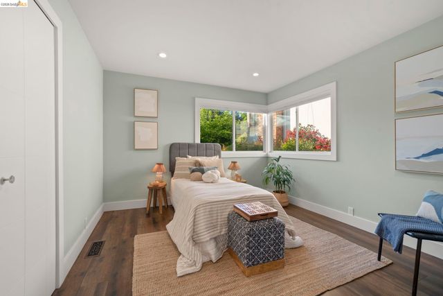 4238 Laguna Ave, Oakland, CA 94602