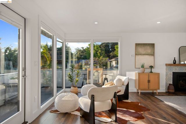 4238 Laguna Ave, Oakland, CA 94602
