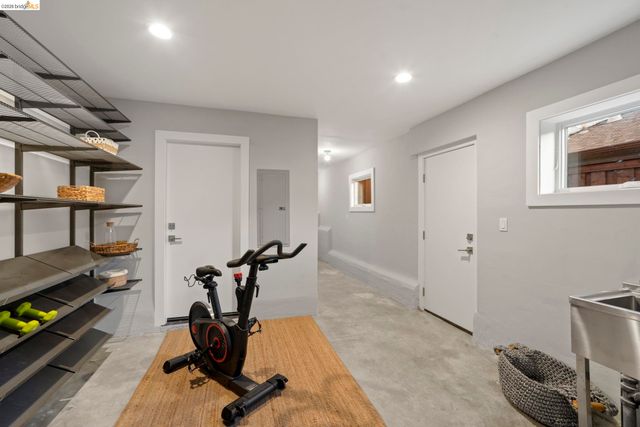 4238 Laguna Ave, Oakland, CA 94602