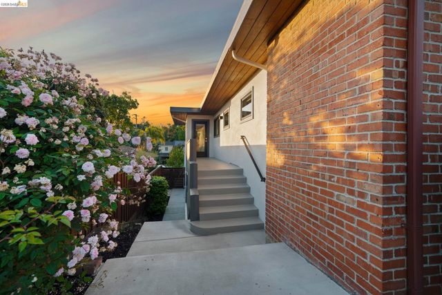4238 Laguna Ave, Oakland, CA 94602