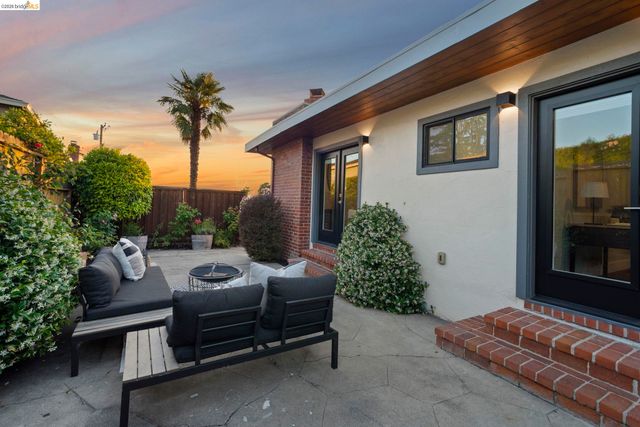 4238 Laguna Ave, Oakland, CA 94602