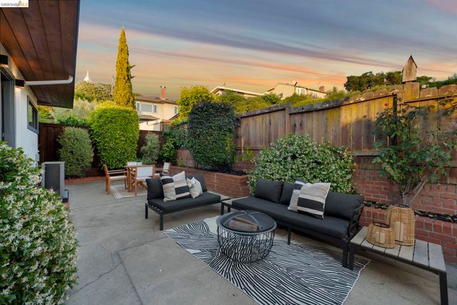 4238 Laguna Ave, Oakland, CA 94602