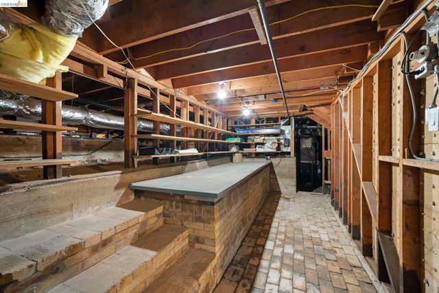 4238 Laguna Ave, Oakland, CA 94602