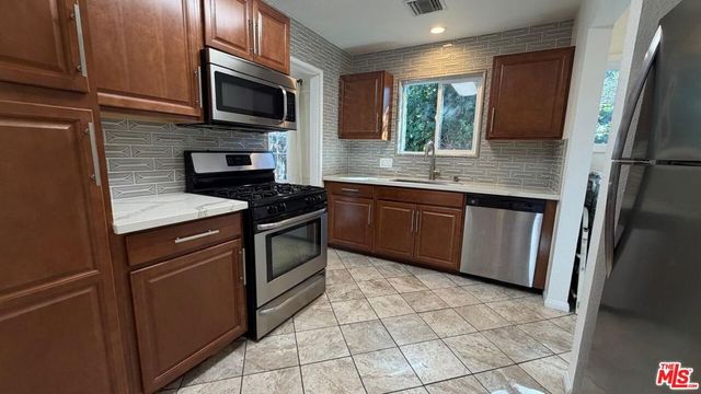 11914 Hartsook Street, Valley Village, CA 91607