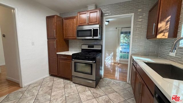 11914 Hartsook Street, Valley Village, CA 91607
