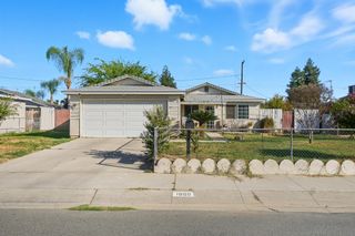 1800 W Merritt Avenue, Tulare, CA 93274