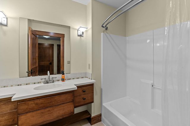 3248 S Farm Road 203, Springfield, MO 65809