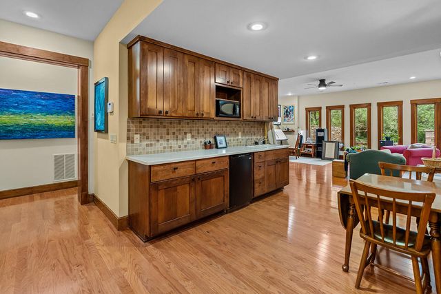 3248 S Farm Road 203, Springfield, MO 65809