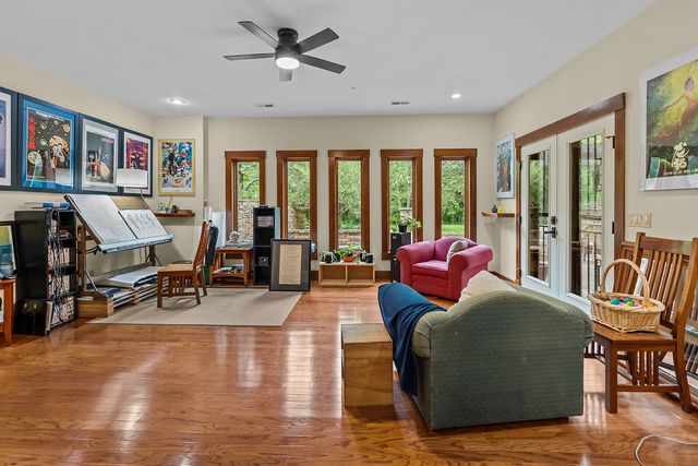 3248 S Farm Road 203, Springfield, MO 65809