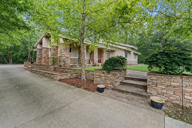 3248 S Farm Road 203, Springfield, MO 65809