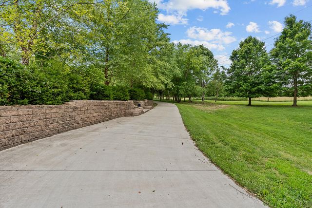 3248 S Farm Road 203, Springfield, MO 65809