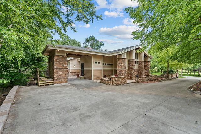 3248 S Farm Road 203, Springfield, MO 65809