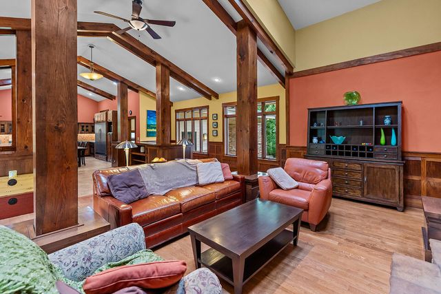 3248 S Farm Road 203, Springfield, MO 65809