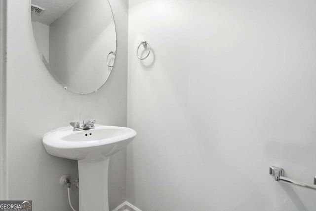 8569 Thomas Road, Riverdale, GA 30274