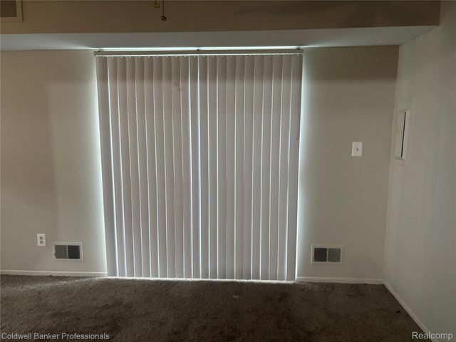 41223 S Woodbury Green Drive, Van Buren Charter Township, MI 48111
