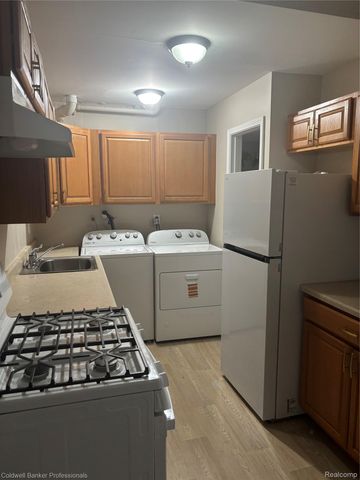 41223 S Woodbury Green Drive, Van Buren Charter Township, MI 48111