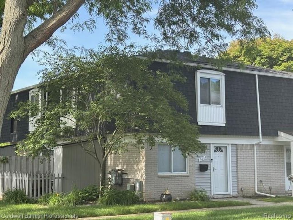 41223 S Woodbury Green Drive, Van Buren Charter Township, MI 48111
