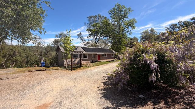 2988 Golden Gate Dr, San Andreas, CA 95249