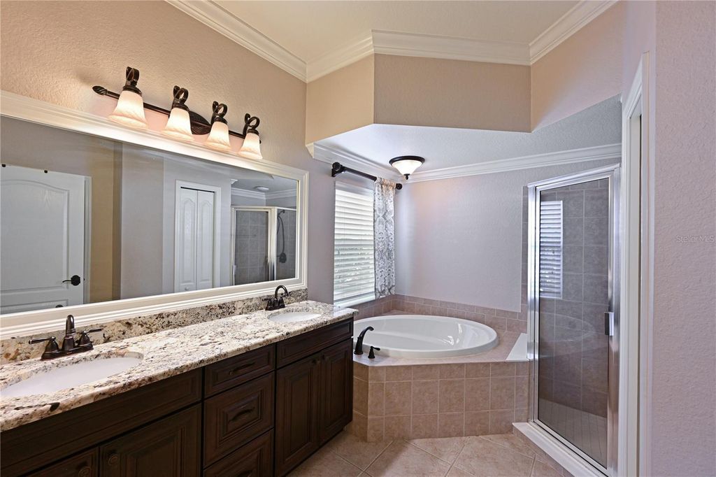 Image 18 of property listing at 210 WINDING RIVER TRAIL, Bradenton, FL 34212