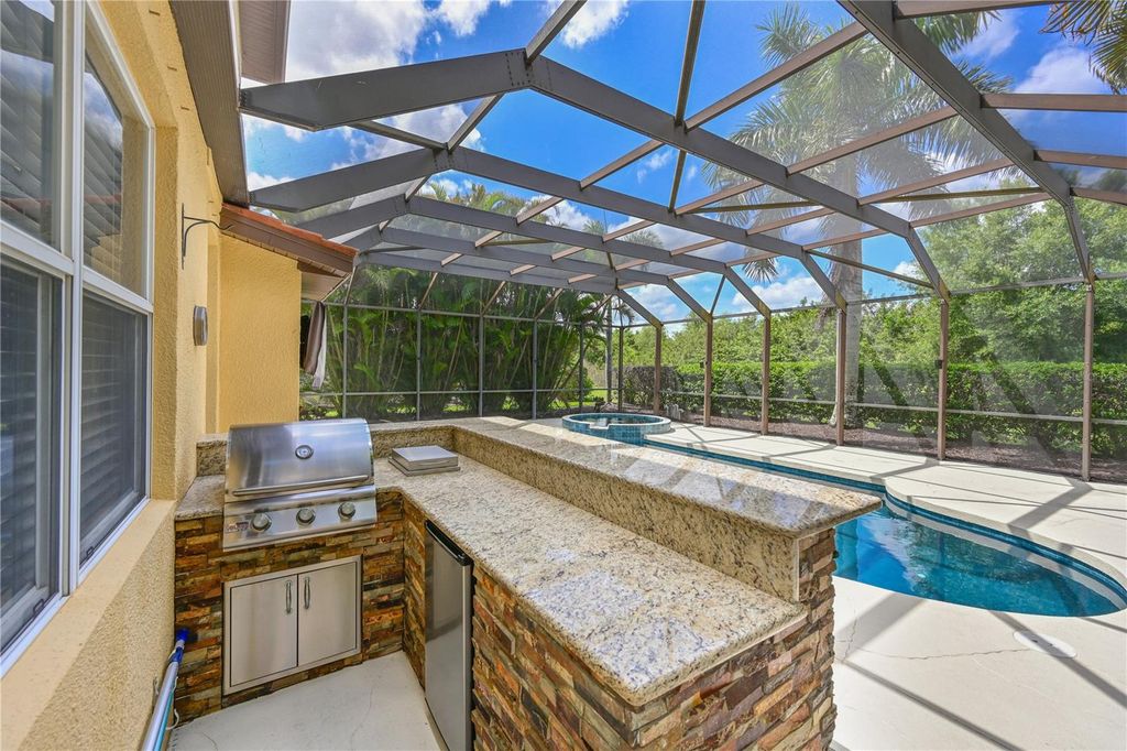 Image 20 of property listing at 210 WINDING RIVER TRAIL, Bradenton, FL 34212