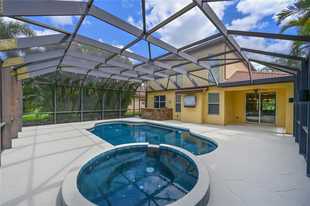 Image 3 of property listing at 210 WINDING RIVER TRAIL, Bradenton, FL 34212