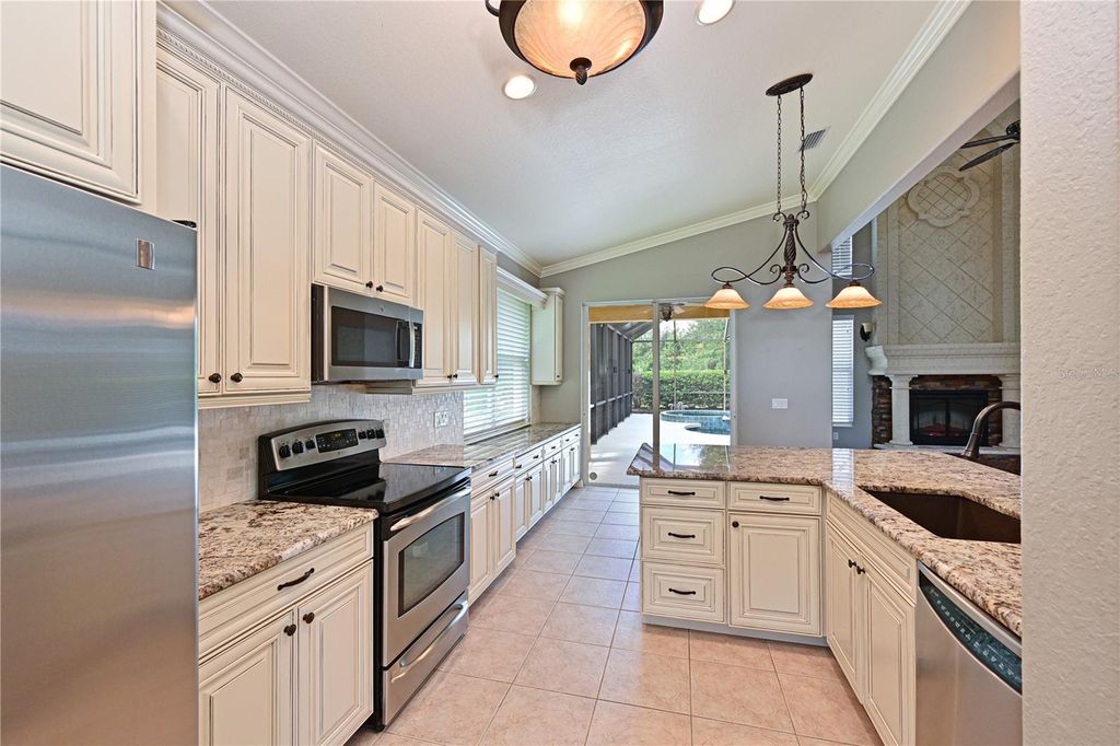 Image 4 of property listing at 210 WINDING RIVER TRAIL, Bradenton, FL 34212
