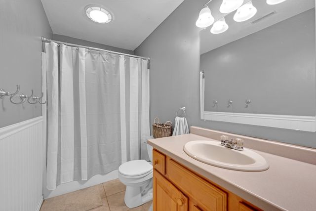 16 Lindsey Ln, Charlton, MA 01507