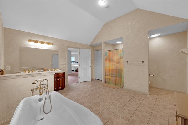 16 Lindsey Ln, Charlton, MA 01507