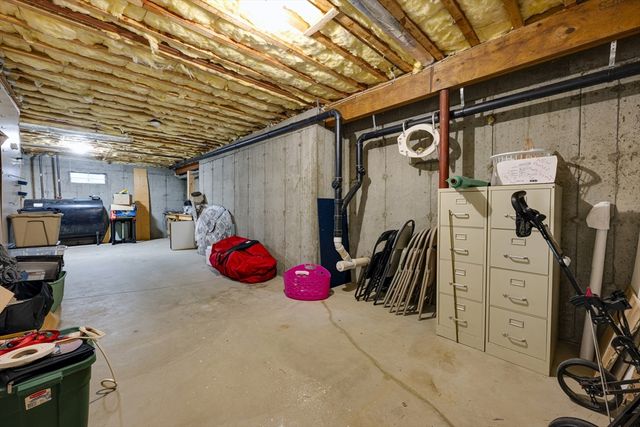 16 Lindsey Ln, Charlton, MA 01507