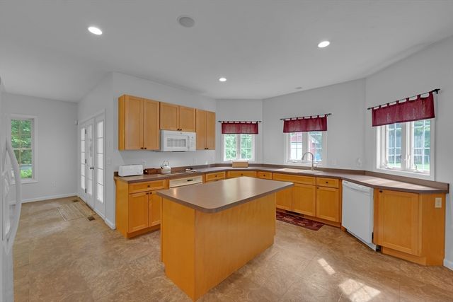 16 Lindsey Ln, Charlton, MA 01507