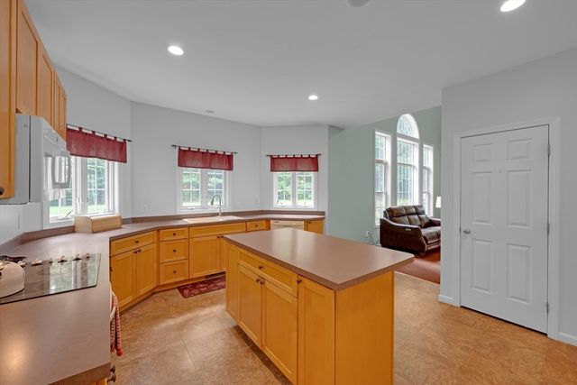 16 Lindsey Ln, Charlton, MA 01507