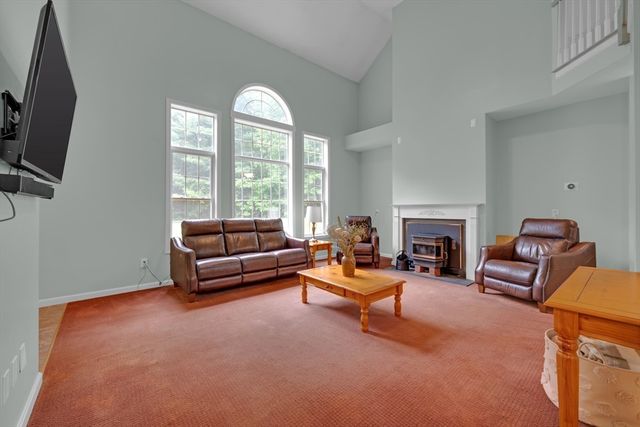 16 Lindsey Ln, Charlton, MA 01507