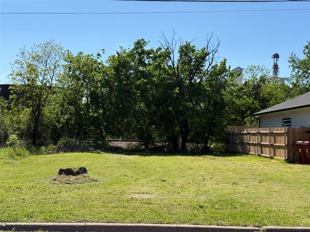 622 S First Street, Sherman, TX 75090