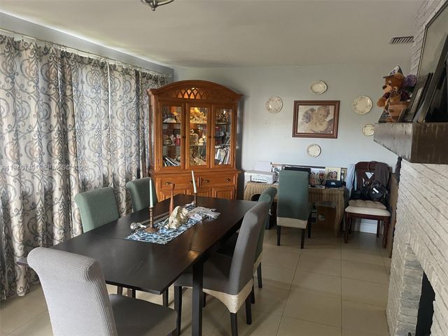 6852 SW 11th St, Pembroke Pines, FL 33023