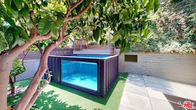 8462 Kirkwood Drive, Los Angeles, CA 90046